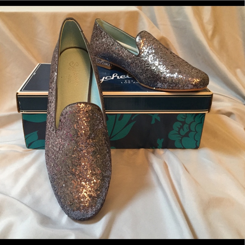 Pewter glitter flat NWT